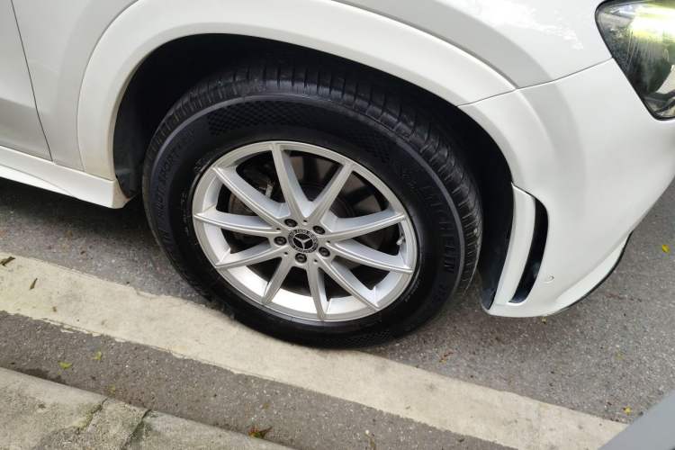Used Mercedes-Benz GLE 2020 GLE 350 4MATIC Fashion Model Right Front Wheel Hub