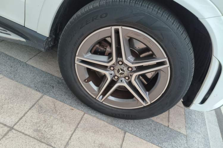 Used Mercedes-Benz GLE 2020 GLE 450 4MATIC Stylish Model Right Front Wheel Hub