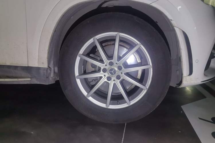 Used Mercedes-Benz GLE 2020 GLE 350 4MATIC Fashion Model Right Front Wheel Hub