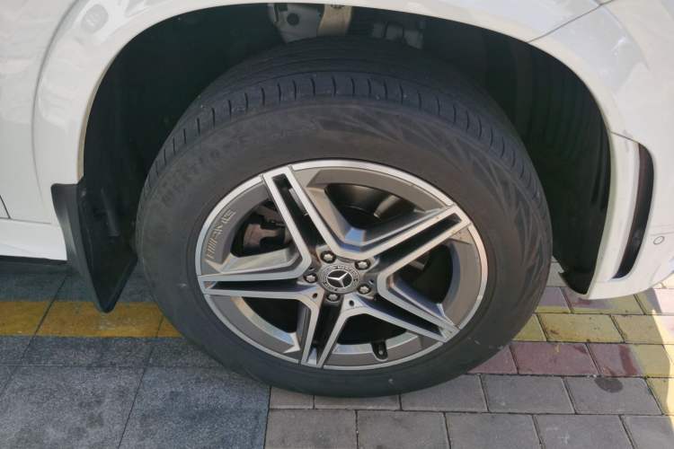 Used Mercedes-Benz GLE 2020 GLE 350 4MATIC Fashion Model Right Front Wheel Hub