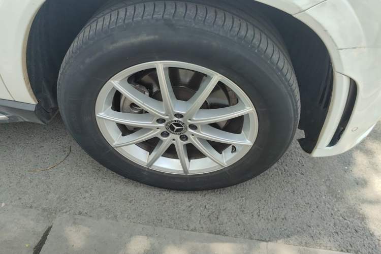 Used Mercedes-Benz GLE 2020 Restyled GLE 350 4MATIC Fashion Edition Right Front Wheel Hub