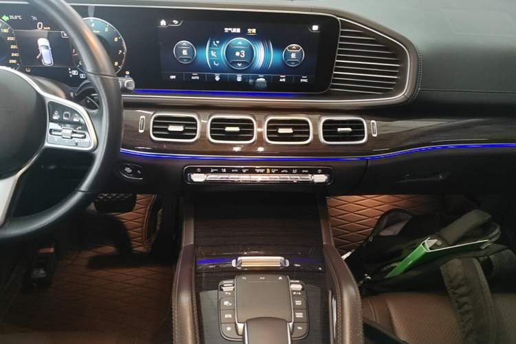 Used Mercedes-Benz GLE 2021 GLE 350 4MATIC Dynamic Edition Audio And AC Panel