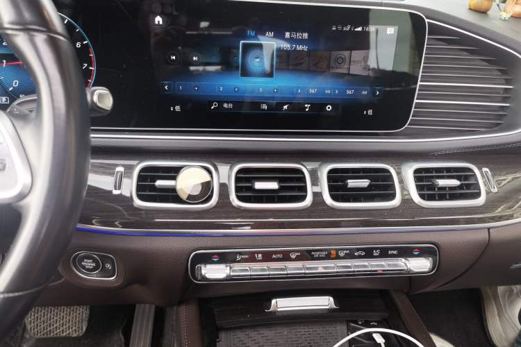 Used Mercedes-Benz GLE 2021 GLE 350 4MATIC Dynamic Edition Audio And AC Panel