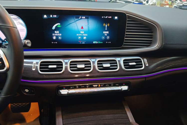 Used Mercedes-Benz GLE 2021 GLE 350 4MATIC Dynamic Edition Audio And AC Panel