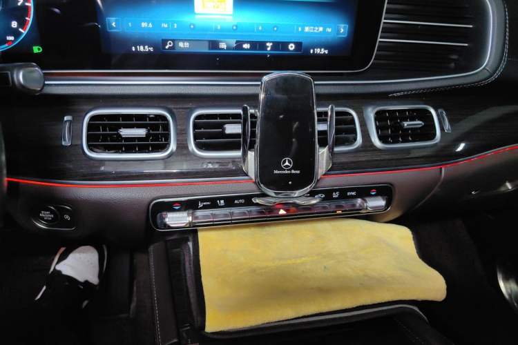 Used Mercedes-Benz GLE 2021 GLE 350 4MATIC Stylish Model Audio And AC Panel
