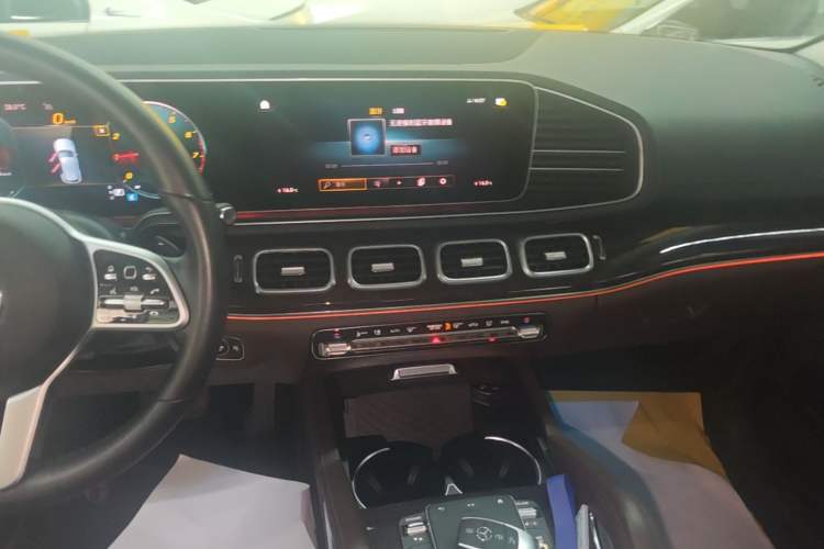 Used Mercedes-Benz GLE 2021 GLE 350 4MATIC Dynamic Edition Audio And AC Panel