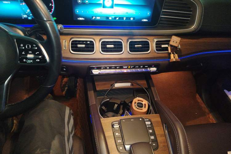 Used Mercedes-Benz GLE 2021 GLE 350 4MATIC Luxury Model Audio And AC Panel