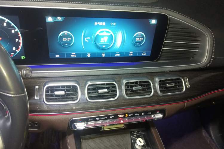 Used Mercedes-Benz GLE 2021 GLE 350 4MATIC Stylish Model Audio And AC Panel