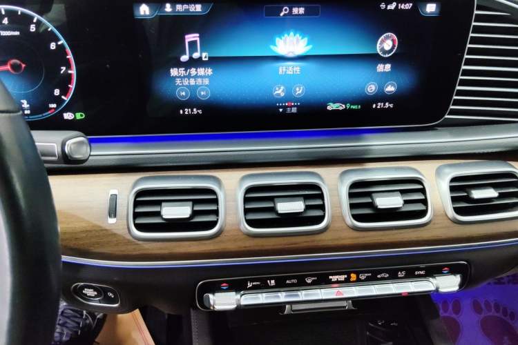 Used Mercedes-Benz GLE 2021 GLE 350 4MATIC Luxury Model Audio And AC Panel