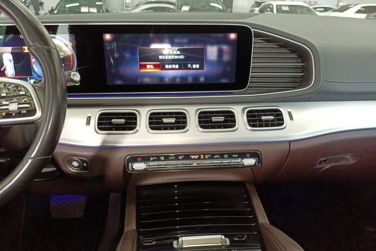 Used Mercedes-Benz GLE 2021 GLE 350 4MATIC Dynamic Edition Audio And AC Panel