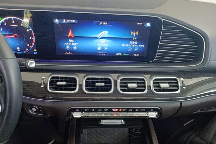 Used Mercedes-Benz GLE 2021 GLE 350 4MATIC Dynamic Edition Audio And AC Panel