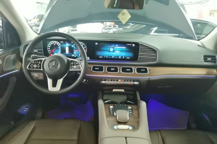 Used Mercedes-Benz GLE 2021 GLE 350 4MATIC Luxury Model Center Console