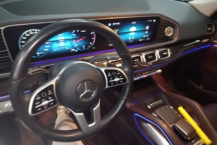 Used Mercedes-Benz GLE 2021 GLE 350 4MATIC Stylish Model Center Console