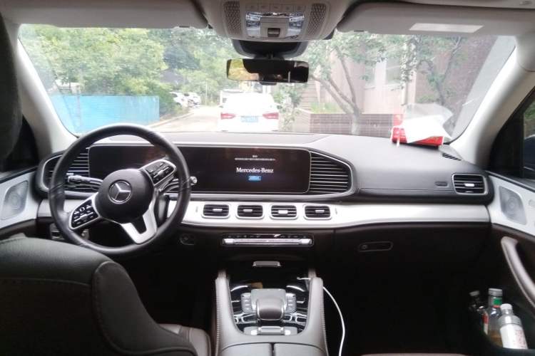 Used Mercedes-Benz GLE 2021 GLE 450 4MATIC AMG Line Center Console