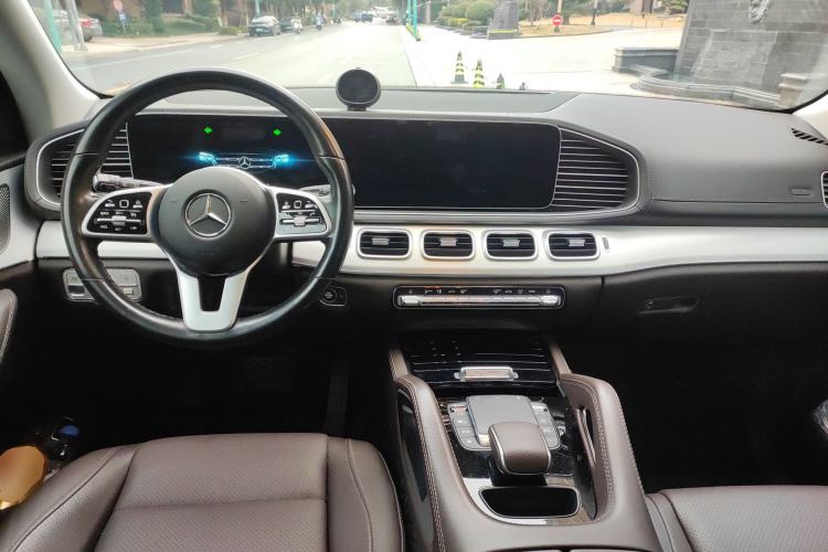 Used Mercedes-Benz GLE 2021 GLE 350 4MATIC Dynamic Edition Center Console