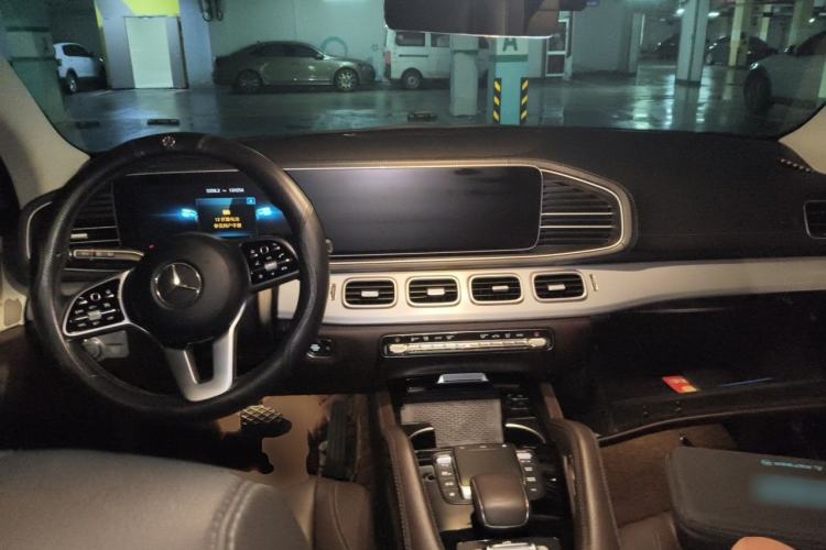 Used Mercedes-Benz GLE 2021 GLE 450 4MATIC Stylish Model Center Console