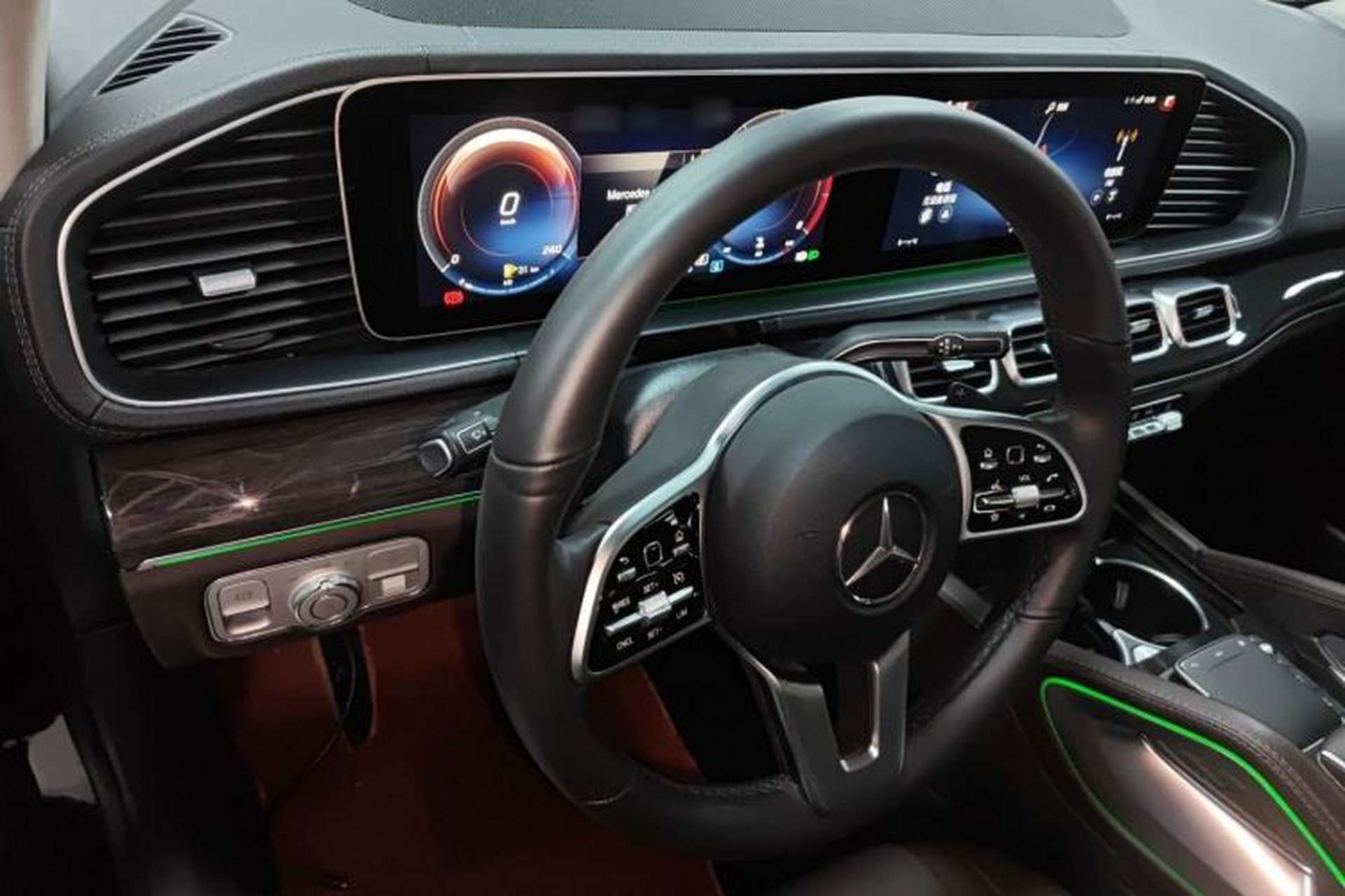 Used Mercedes-Benz GLE 2021 GLE 350 4MATIC Stylish Model Center Console