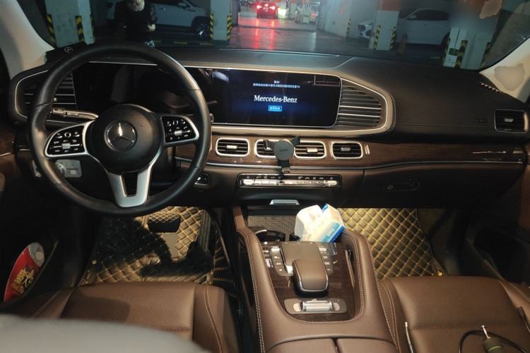 Used Mercedes-Benz GLE 2021 GLE 350 4MATIC Stylish Model Center Console