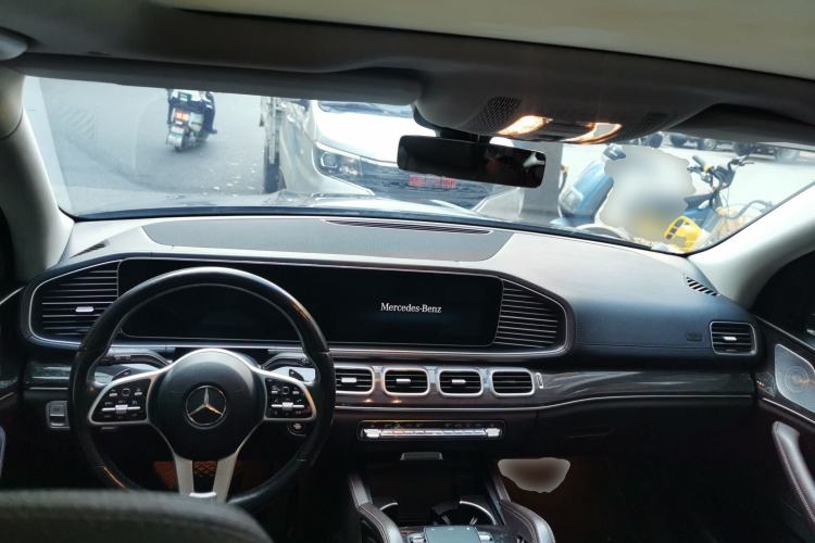 Used Mercedes-Benz GLE 2021 GLE 350 4MATIC Stylish Model Center Console