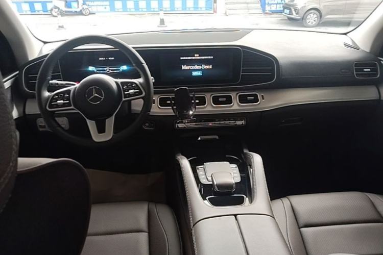 Used Mercedes-Benz GLE 2021 GLE 350 4MATIC Dynamic Edition Center Console