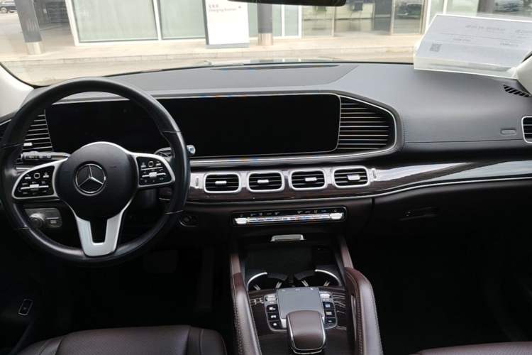 Used Mercedes-Benz GLE 2021 GLE 350 4MATIC Stylish Model Center Console