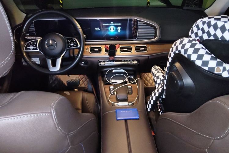 Used Mercedes-Benz GLE 2021 GLE 350 4MATIC Luxury Model Center Console