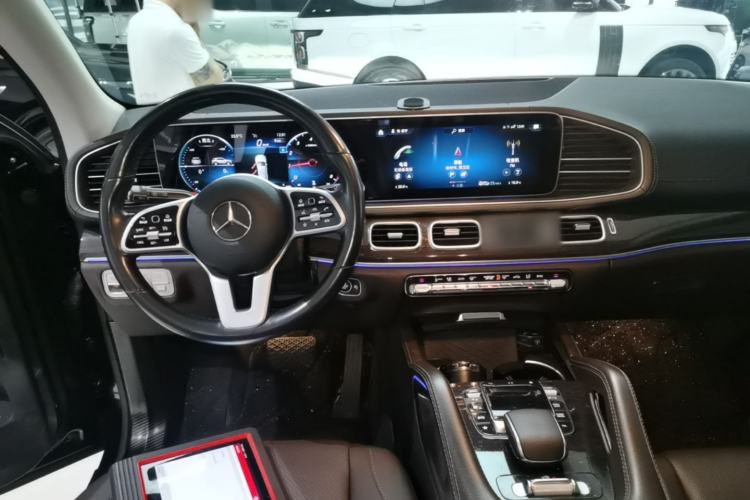 Used Mercedes-Benz GLE 2021 GLE 350 4MATIC Stylish Model Center Console