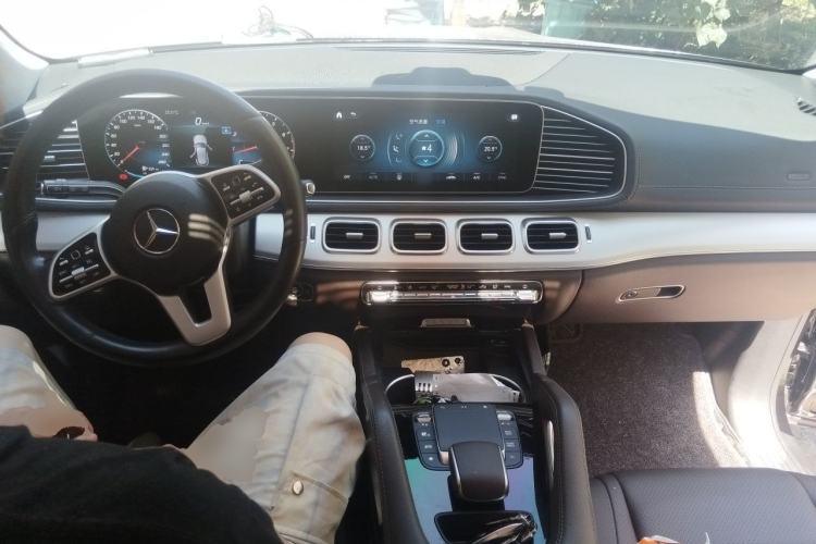 Used Mercedes-Benz GLE 2021 GLE 350 4MATIC Dynamic Edition Center Console