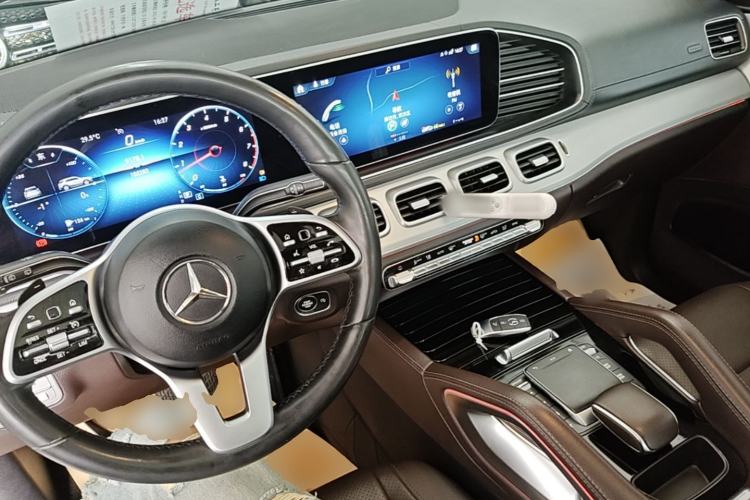 Used Mercedes-Benz GLE 2021 GLE 350 4MATIC Dynamic Edition Center Console