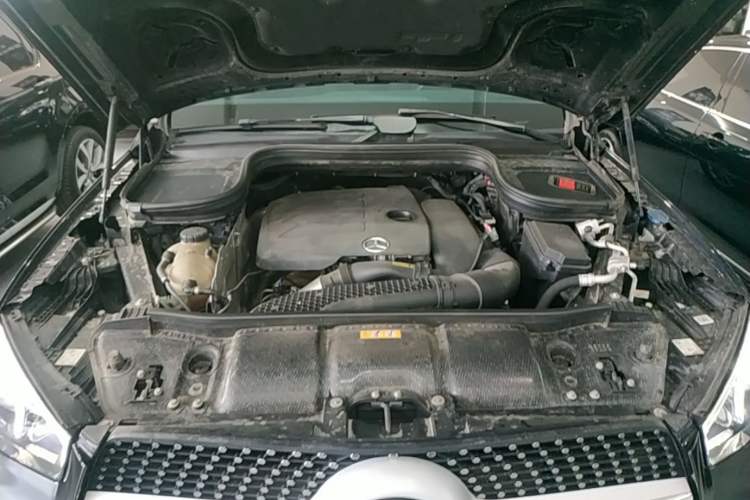 Used Mercedes-Benz GLE 2021 GLE 350 4MATIC Stylish Model Engine Bay