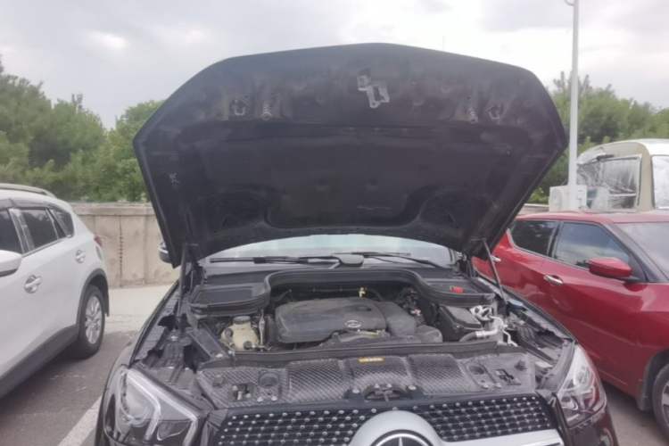 Used Mercedes-Benz GLE 2021 GLE 350 4MATIC Stylish Model Engine Bay