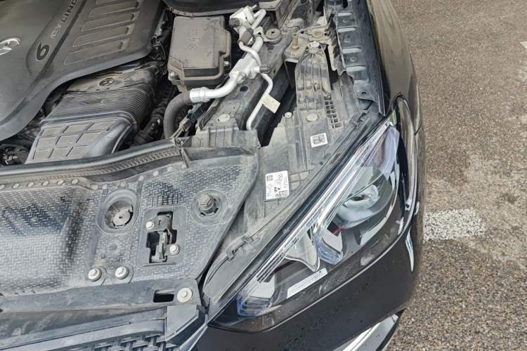 Used Mercedes-Benz GLE 2021 GLE 450 4MATIC AMG Line Engine Bay Left