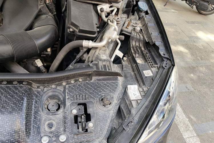 Used Mercedes-Benz GLE 2021 GLE 350 4MATIC Stylish Model Engine Bay Left