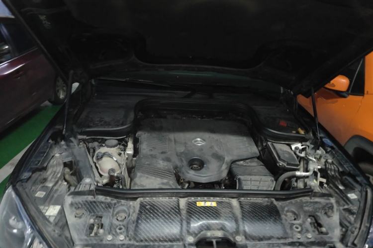 Used Mercedes-Benz GLE 2021 GLE 450 4MATIC Stylish Model Engine Bay
