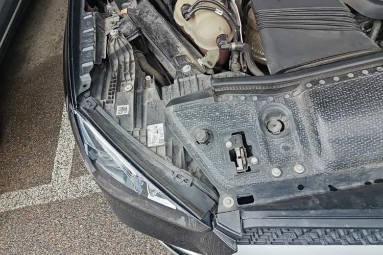Used Mercedes-Benz GLE 2021 GLE 450 4MATIC AMG Line Engine Bay Right