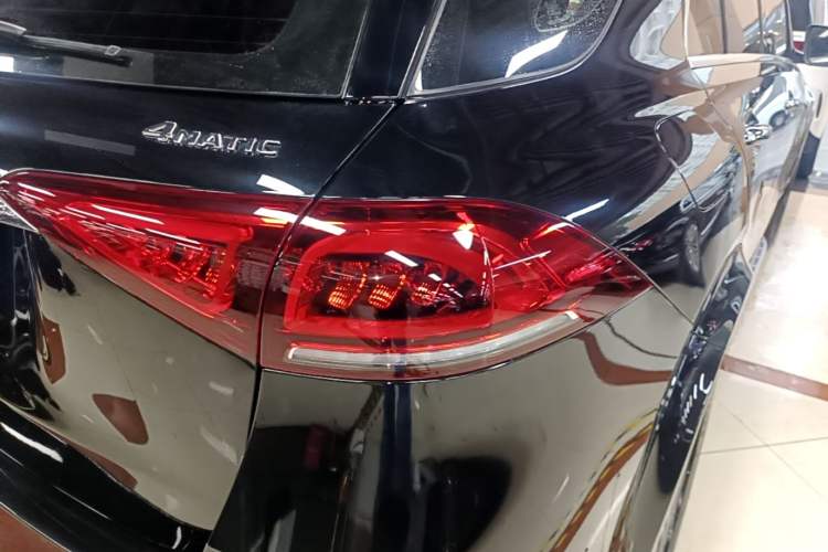 Used Mercedes-Benz GLE 2021 GLE 350 4MATIC Luxury Model Exterior 3