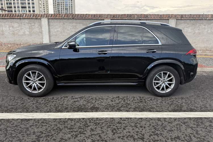 Used Mercedes-Benz GLE 2021 GLE 350 4MATIC Stylish Model Exterior 3
