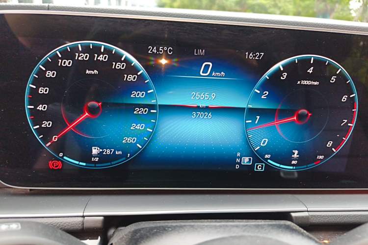 Used Mercedes-Benz GLE 2021 GLE 350 4MATIC Stylish Model Instrument Cluster