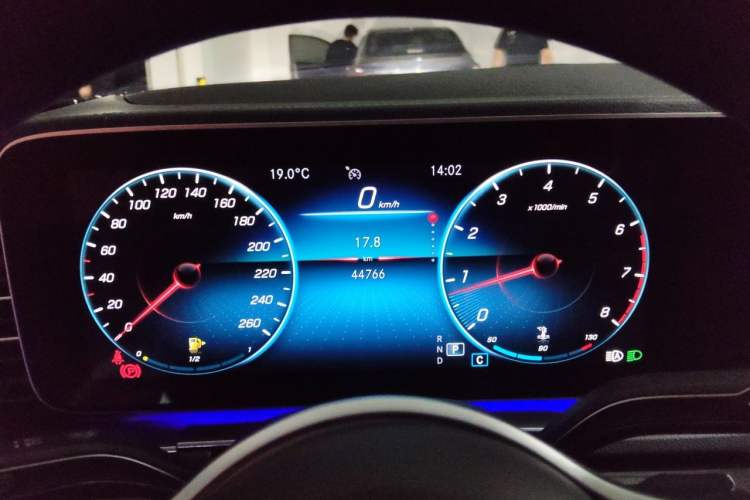 Used Mercedes-Benz GLE 2021 GLE 350 4MATIC Stylish Model Instrument Cluster