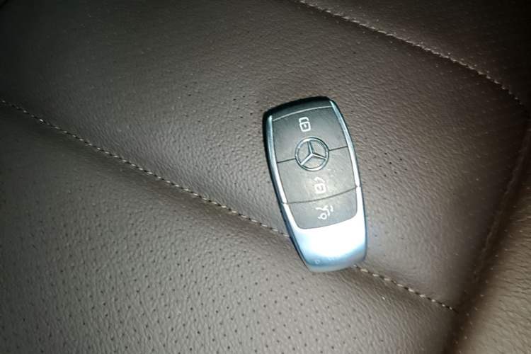 Used Mercedes-Benz GLE 2021 GLE 350 4MATIC Luxury Model Interior 1