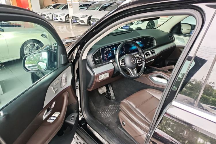 Used Mercedes-Benz GLE 2021 GLE 450 4MATIC AMG Line Interior 3