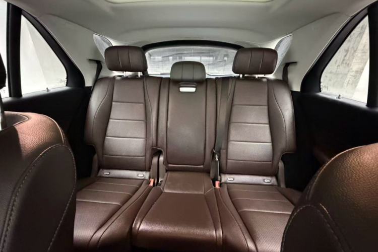 Used Mercedes-Benz GLE 2021 GLE 350 4MATIC Dynamic Edition Interior 4