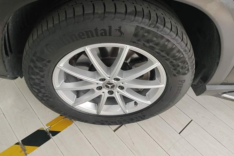 Used Mercedes-Benz GLE 2021 GLE 350 4MATIC Dynamic Edition Left Front Wheel Hub