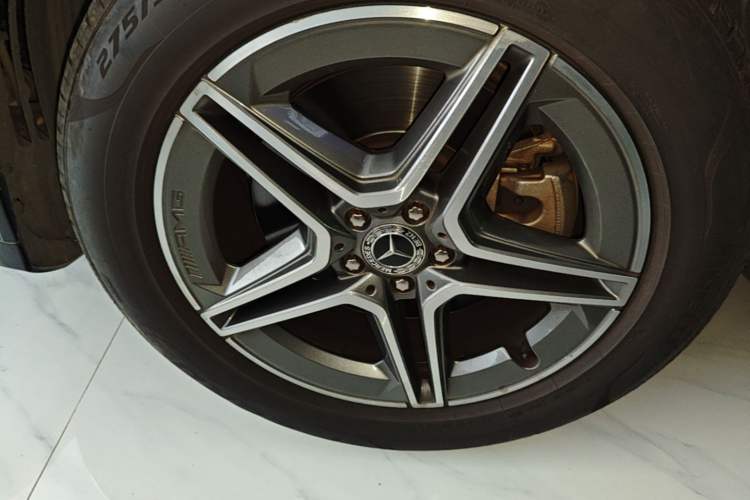 Used Mercedes-Benz GLE 2021 GLE 450 4MATIC AMG Line Left Front Wheel Hub