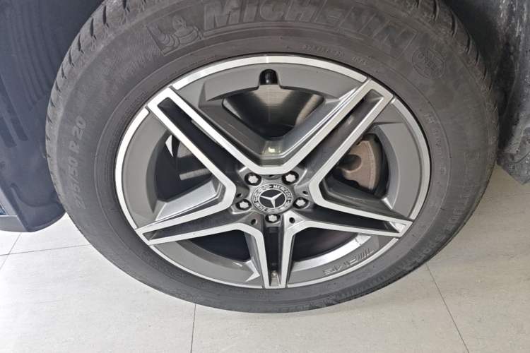 Used Mercedes-Benz GLE 2021 GLE 450 4MATIC AMG Line Left Front Wheel Hub