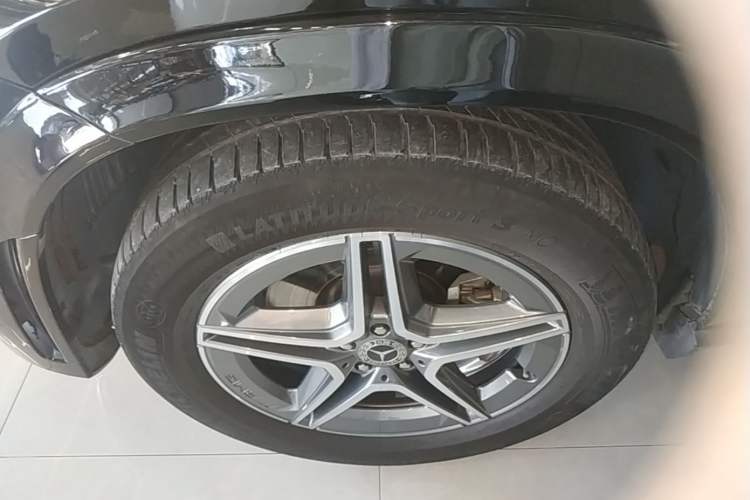 Used Mercedes-Benz GLE 2021 GLE 450 4MATIC AMG Line Left Front Wheel Hub