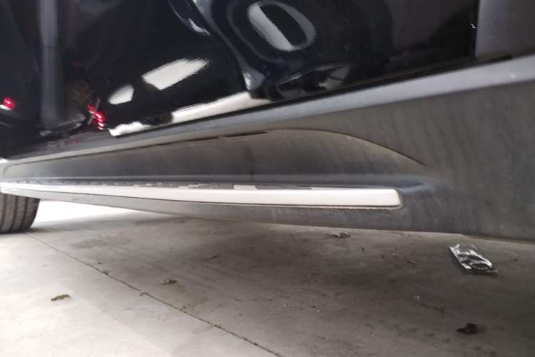 Used Mercedes-Benz GLE 2021 GLE 350 4MATIC Dynamic Edition Left Side Sill