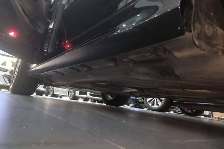 Used Mercedes-Benz GLE 2021 GLE 350 4MATIC Stylish Model Left Side Sill