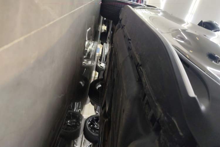 Used Mercedes-Benz GLE 2021 GLE 350 4MATIC Stylish Model Left Side Sill
