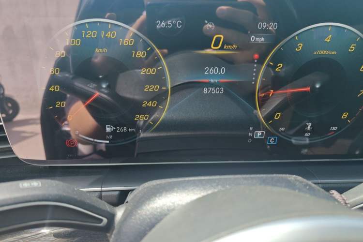 Used Mercedes-Benz GLE 2021 GLE 350 4MATIC Stylish Model Odometer Close Up